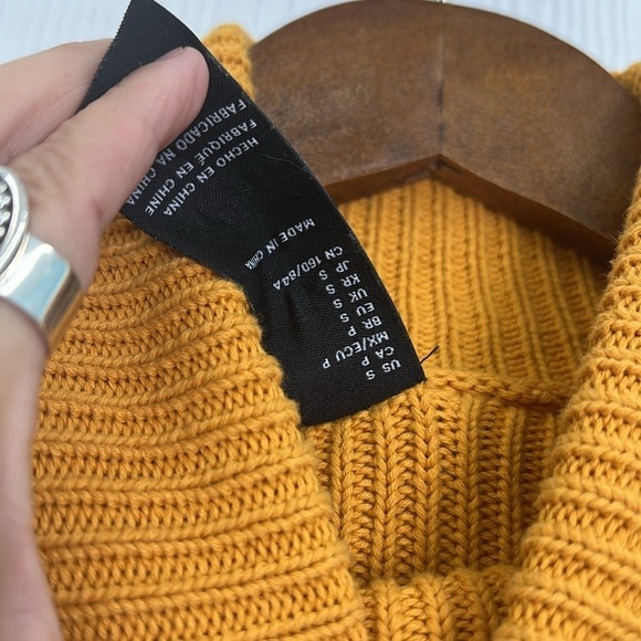 Forever 21 - Disney X Mickey Mouse Retro Yellow Crop Turtleneck Size Small - Picture 9 of 10